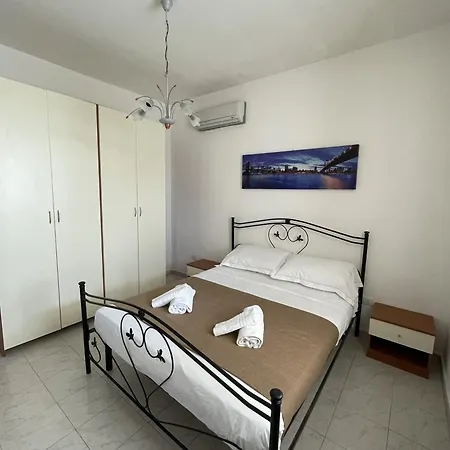 Tony - Baia Only Teenagers Lejlighed