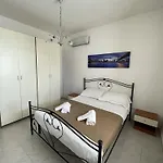 Tony - Baia Only Teenagers Apartment Gallipoli