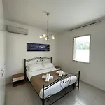 Tony - Baia Only Teenagers Apartment Gallipoli