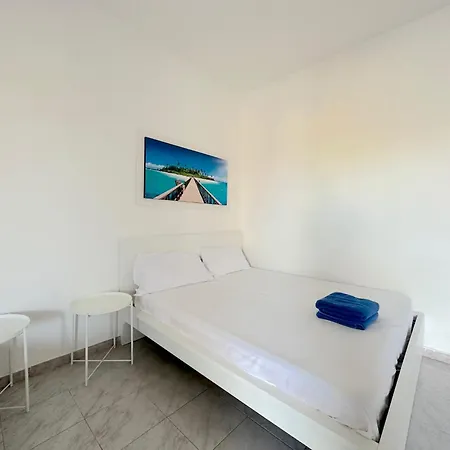 Tony - Baia Only Teenagers Apartment Gallipoli