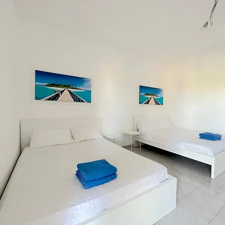 Tony - Baia Only Teenagers Apartment