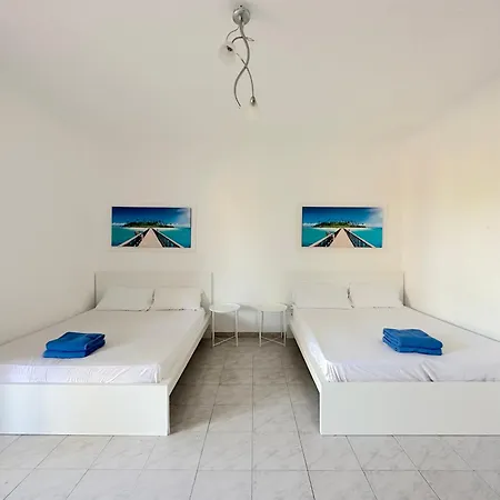 Tony - Baia Only Teenagers Apartment