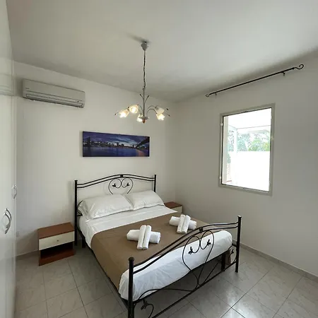 Tony - Baia Only Teenagers Apartment Gallipoli