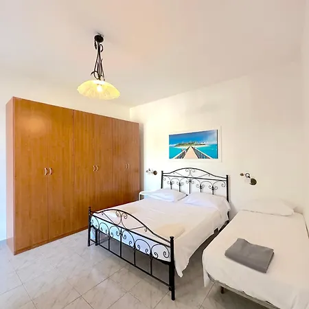 Tony - Baia Only Teenagers Apartment