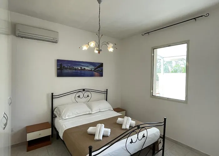 Tony - Baia Only Teenagers Apartment Gallipoli