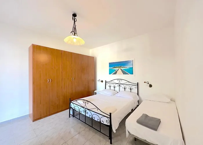 Tony - Baia Only Teenagers Apartment